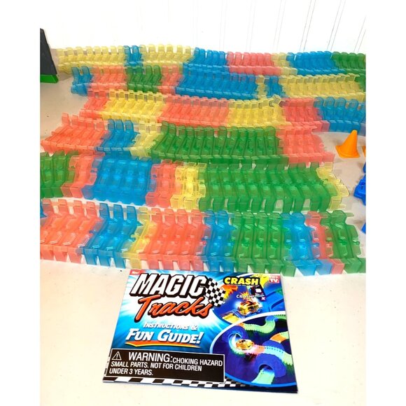 Magic Tracks Glow In The Dark Racing Set With 2 Cars & Accessories - Picture 4 of 15